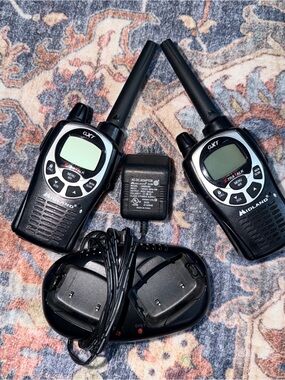 Midland X-Tra Talk GXT FRS/GMRS 2-Pack UHF 22-Ch Portable Radios w/ Dual Charger